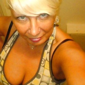 Striptease, vrouw (57 jaar) wilt contact in Utrecht