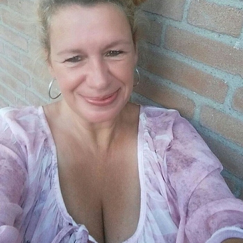 55 jarige vrouw, Trisha zoekt sexcontact met man in Noord-Holland