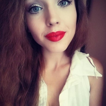 Lipsticko, vrouw (23 jaar) wilt contact in Oost-vlaanderen