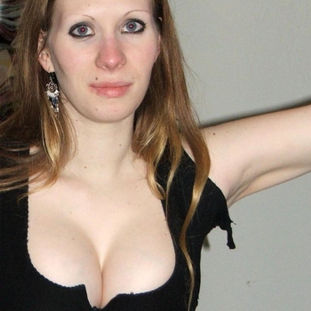 emooz, 32 jarige vrouw zoekt sex in Utrecht