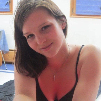 New_me, vrouw (22 jaar) wilt contact in Friesland