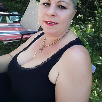 44 jarige vrouw zoekt contact voor sex in Spiere-Helkijn, West-vlaanderen