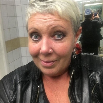 Elinaaa (65) uit Zuid-Holland