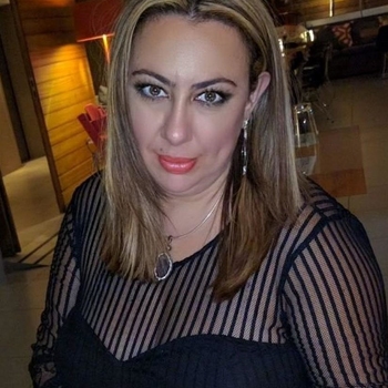 Zin in een date met deze 50 jarige vrouw? Benader Adriana45 vandaag nog in de chat!