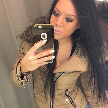 Mooni (27) uit Flevoland