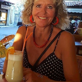 Pippe, vrouw (62 jaar) wilt contact in Zuid-Holland