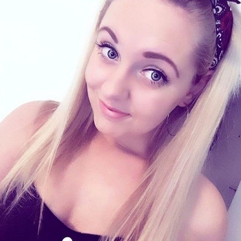 Ylanda, vrouw (21 jaar) wilt contact in Zuid-Holland