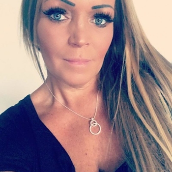 45 jarige vrouw uit Friesland zoekt man. Wil jij een sexdate met Deebooraahh? Maak snel je profiel gratis aan en maak contact!