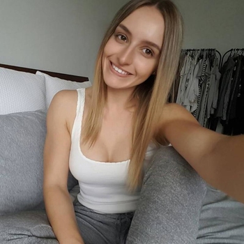 Lilitia, vrouw (22 jaar) wilt contact in Limburg