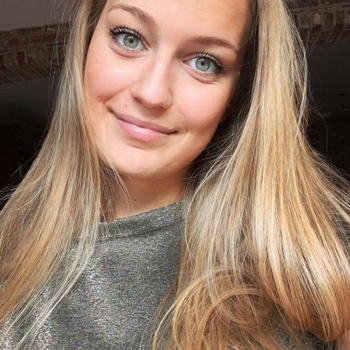 25 jarige vrouw actief in Dentergem (West-vlaanderen) en omgeving