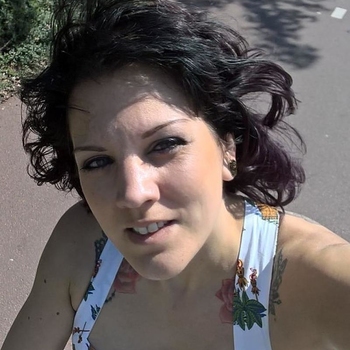 37 jarige vrouw, Kuhra zoekt nu contact met mannen in Overijssel voor sex