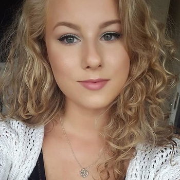 25 jarige vrouw uit Noord-Holland zoekt man. Wil jij een sexdate met Shyennne? Maak snel je profiel gratis aan en maak contact!