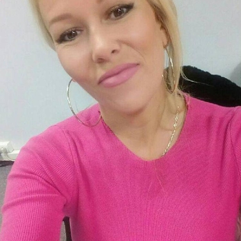 Xania (45) uit Zuid-Holland