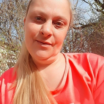 53 jarige vrouw, LindaXL zoekt sexcontact met man in Gelderland
