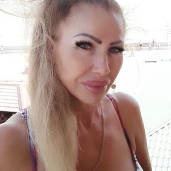 Hornybitchy, 52 jarige vrouw zoekt seks in Zuid-Holland
