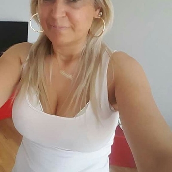 58 jarige vrouw uit Limburg zoekt man. Wil jij een sexdate met Mirellaah? Maak snel je profiel gratis aan en maak contact!