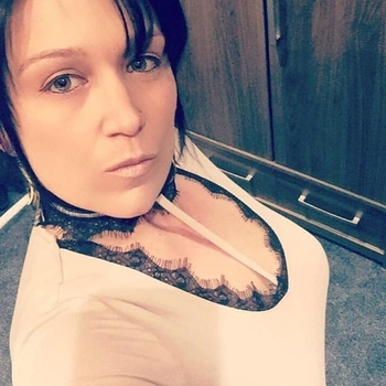 Issi, vrouw (40 jaar) wilt contact in Noord-Holland