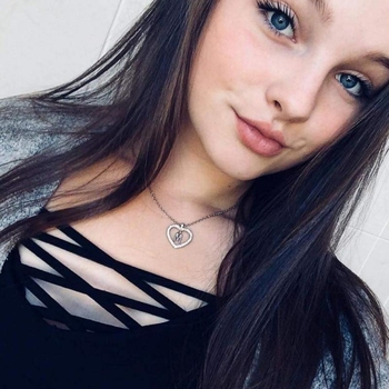 Littleshy (22) uit Noord-Brabant