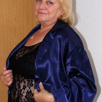 68 jarige vrouw zoekt contact voor sex in Wezep, Gelderland