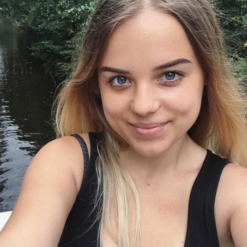 Bellelief, vrouw (22 jaar) wilt contact in Gelderland