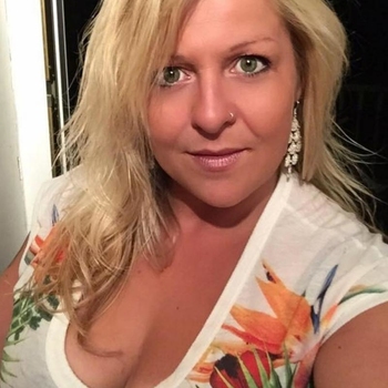 49 jarige vrouw uit Noord-Brabant zoekt man. Wil jij een sexdate met Stacysexbeesie? Maak snel je profiel gratis aan en maak contact!