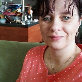 Amilou, vrouw (55 jaar) wilt contact in Limburg