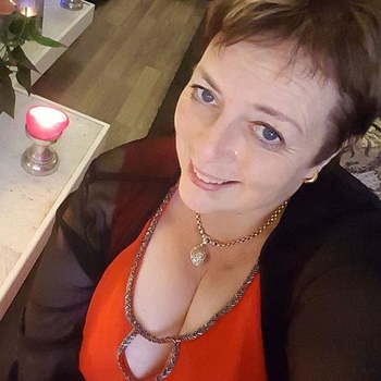 65 jarige vrouw uit Noord-Brabant zoekt man. Wil jij een sexdate met Grammy? Maak snel je profiel gratis aan en maak contact!